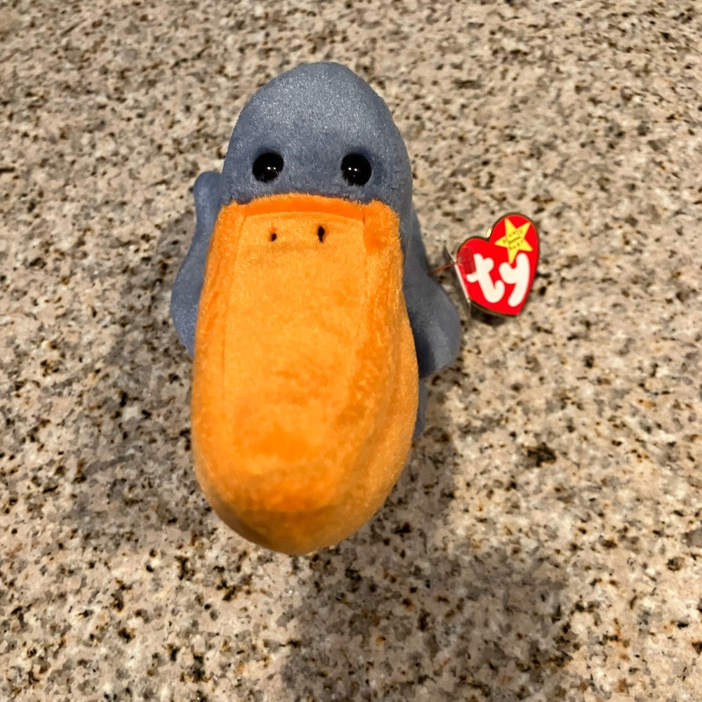 RARE 1996 scoop the pelican BEANIE BABY (great condition)